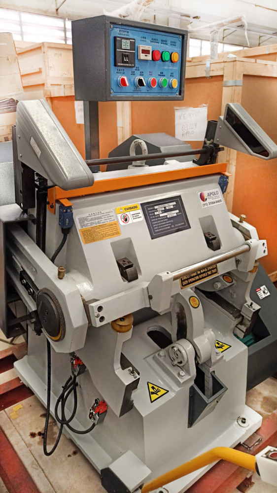 Máquina de Corte e Vinco PolyVinco